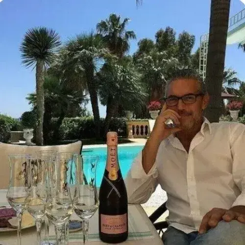 LovelyFinch1475의 Wealthy Old Man Alistair