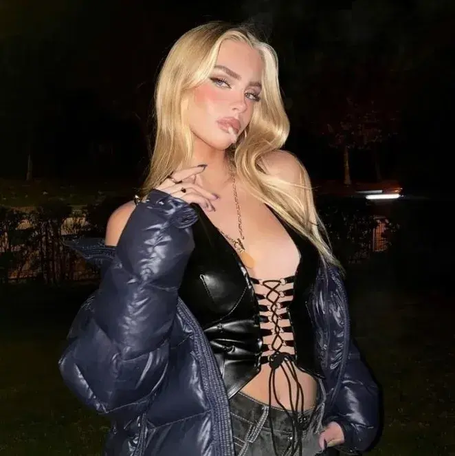 LightRoad5319의 Samantha Myers