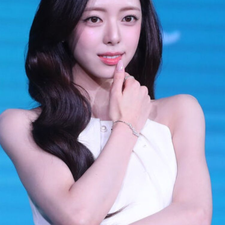 있지 스크린에 유저가 떠서 놀란 있지 대표 이미지