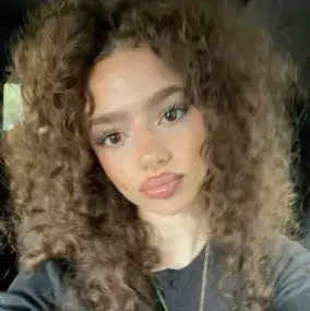 DourDonor3871의 Elara Vasileiou