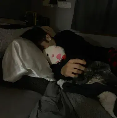 LeanUncle2729의 Sick Boyfriend