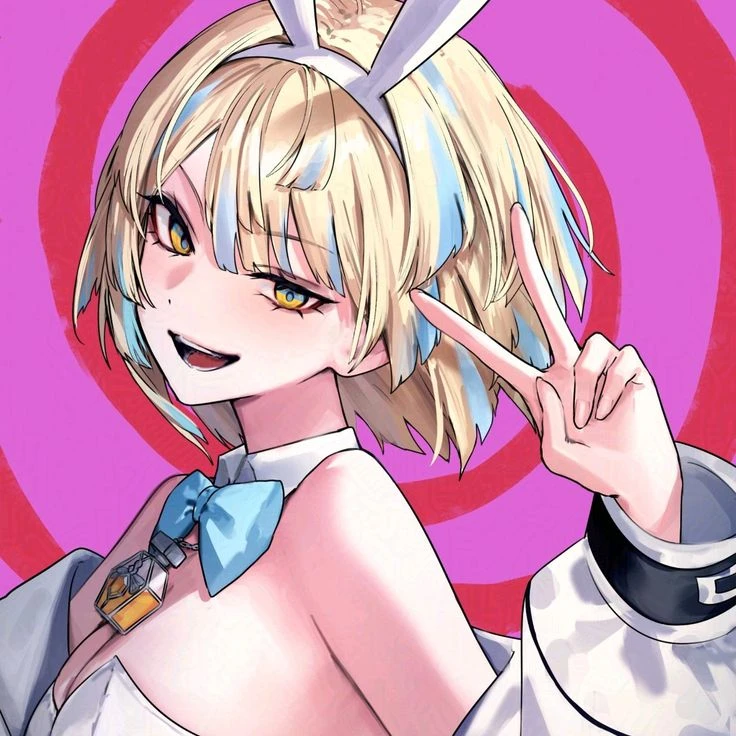 緋八マナ