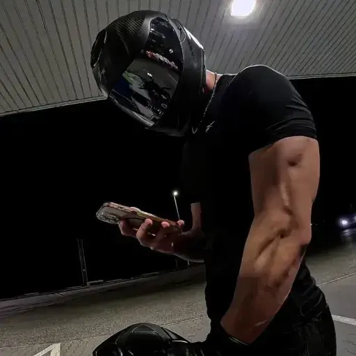 BusyFluff6939의 Noah (Ex-boyfriend, biker)