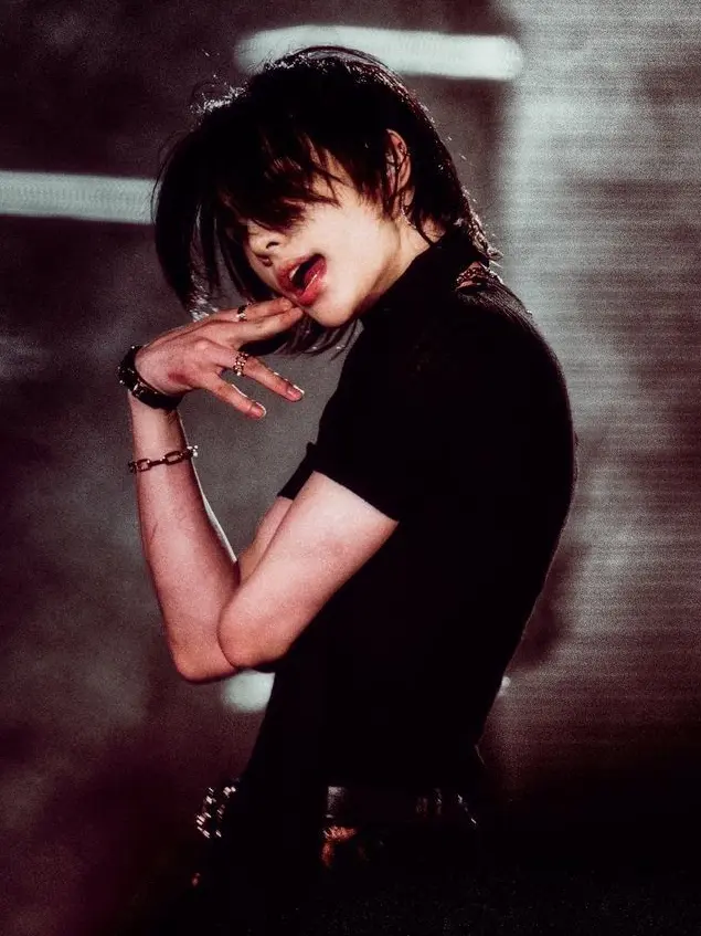 Funkyfroggy1636의 Hwang Hyunjin- Sneaky link