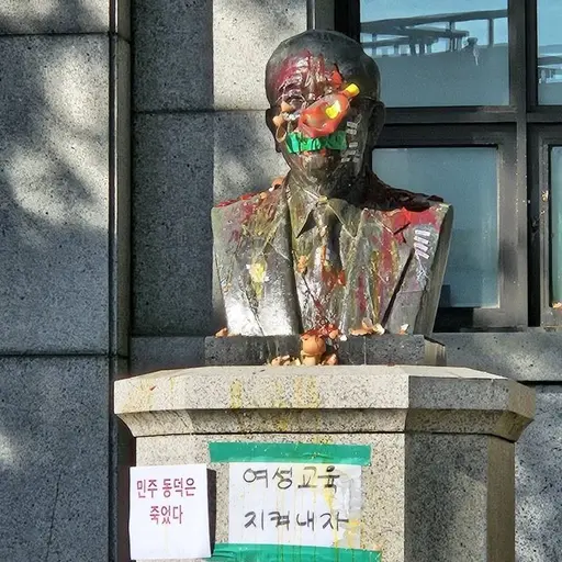llllIlll의 ㄷㄷ여대 총장으로 살아남기