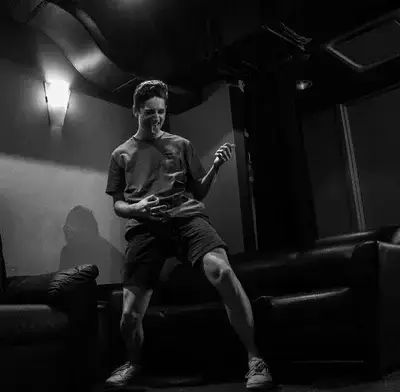 BronzeBar4917의 DANNY GONZALEZ