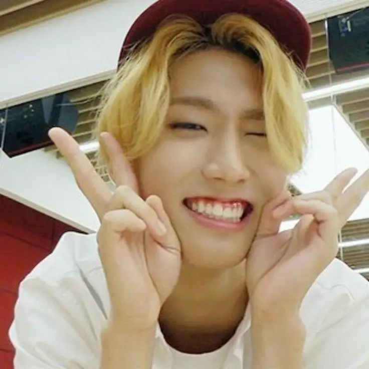 Hans_oiled_up_ass_cheeks의 Han Jisung