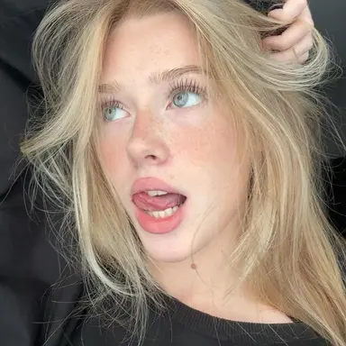 Profile image of Lena Hart