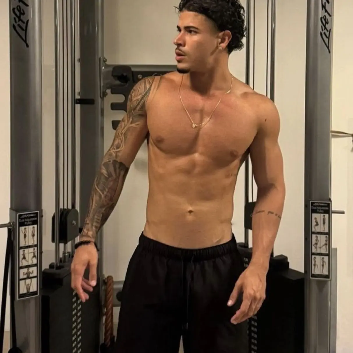 MusclyPilot5018의 My Gym Crush
