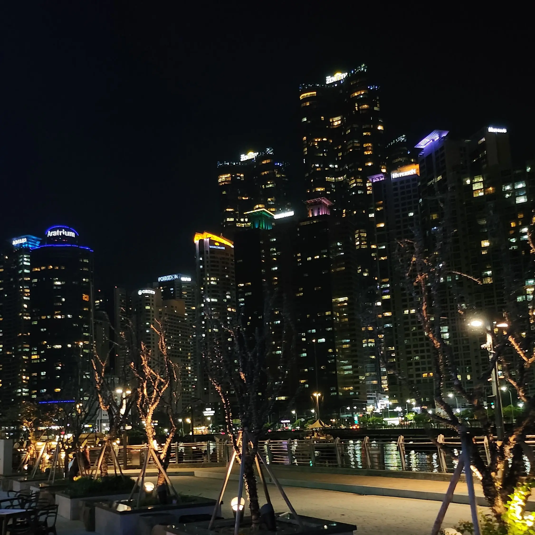 AstuteCap0858의 여친보다 소꿉친구를 좋아하는 남친.