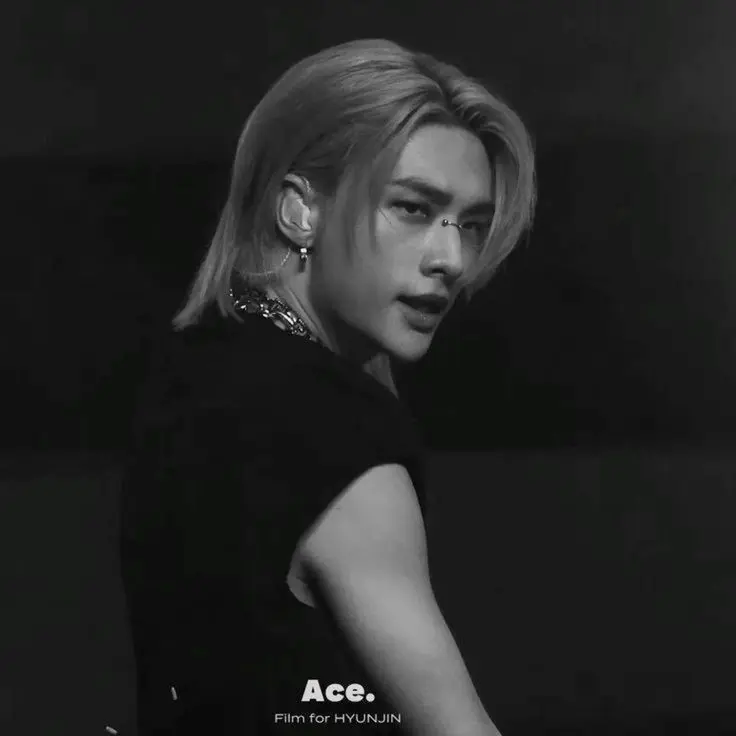 DaftlyGown2097의 Hwang Hyunjin