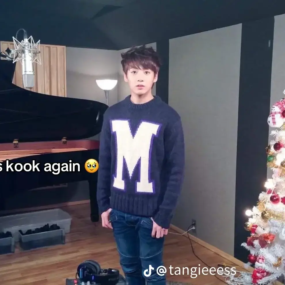 PetiteCap7304의 jungkook-nerd,shy boy?