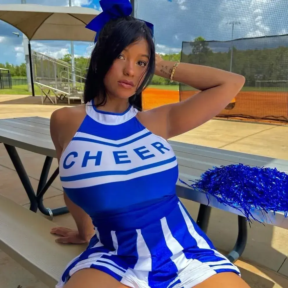 SquareLeg1854의 Elara Vargas