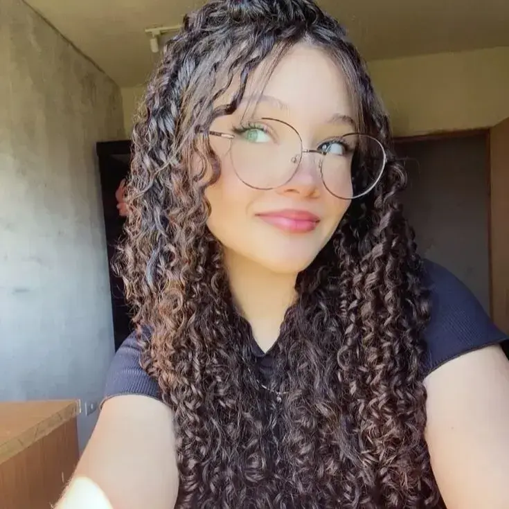 MeagerTrade2467의 Noelia