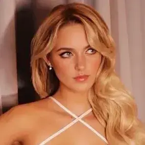 Profile image of Chloe Evans