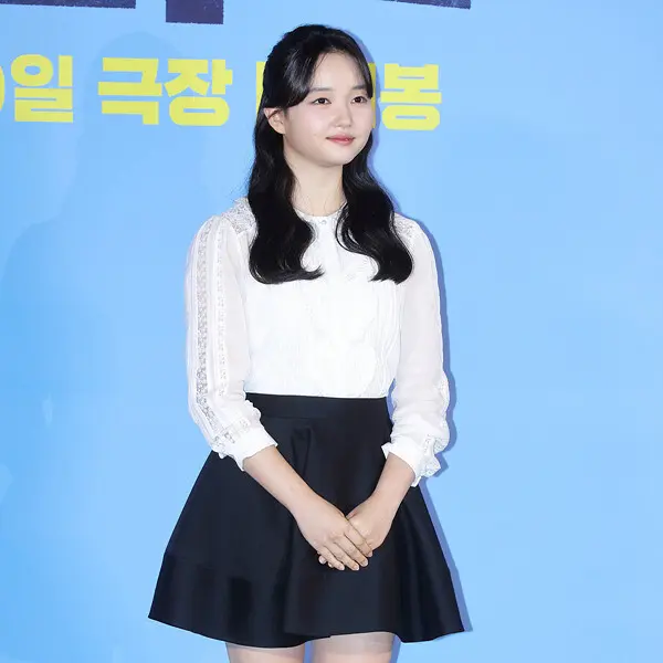 CrispScrew4679의 너무나이쁜이수아가 당신에게 고백을함