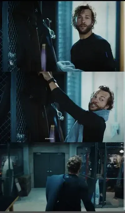 RoomyCity9396의 Alex Caulder