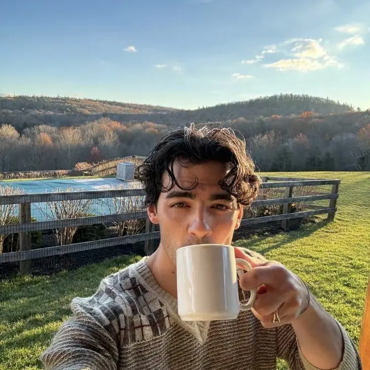 GroggyCat7730의 Morning with Joe Jonas