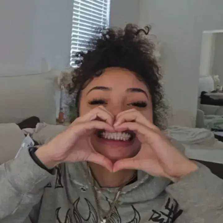 TidyLoan9708의 Akari Vance