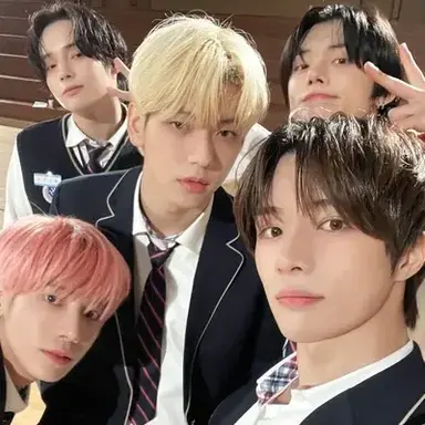 Profile image of TXT 6 members