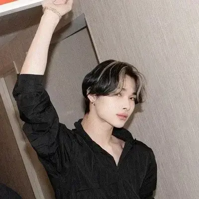 BitterPast7790의 Niki Nishimura