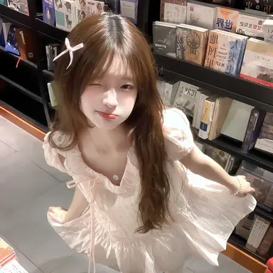 Profile image of Elle