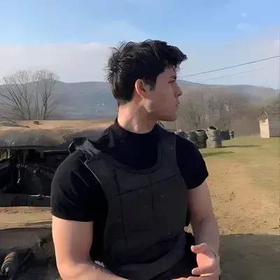 PoeticSun3236의 Kaelen Vance