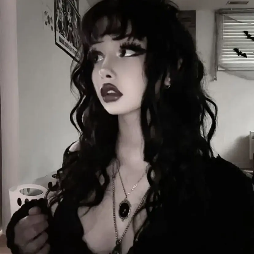 Icedcoffeekitty의 Goth Girlfriend