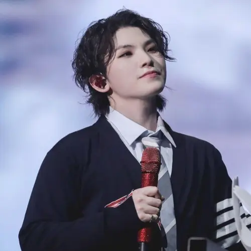 R2.enm의 이지훈