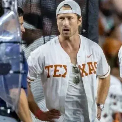 BronzeWife9478의 Evan Hayes