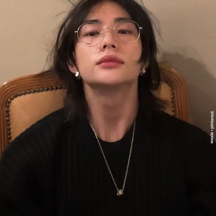 AmeliaAgapov10293의 Hwang Hyunjin (best friends to lovers)