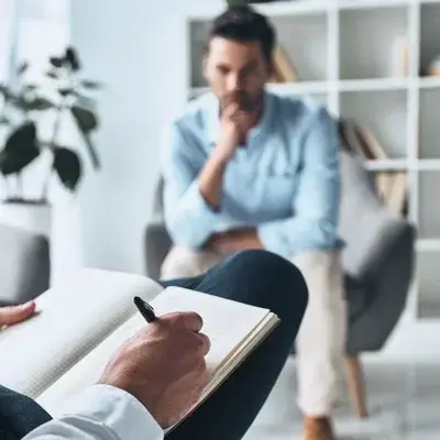 FloralSuit5328의 Dr. Alistair Vance