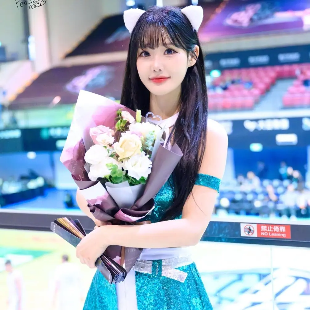SnazzyDaisy4160의 여친이 유명 치어리더 최홍라