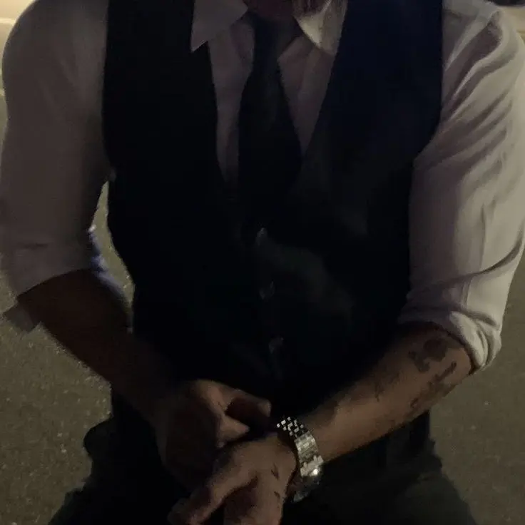 BlandBee4247의 Gilded Cage