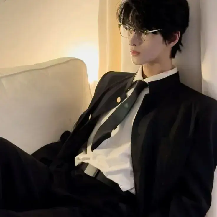 CustomVoice7551의 Damien Valerius