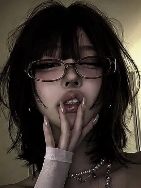 PoorFresh1928의 Your goth "friend" of 18 years likes you...🎀