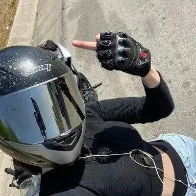 RuggedActor8236의 Biker gf