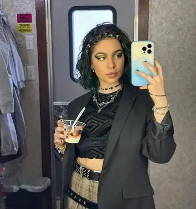 Profile image of Janis