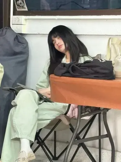 GoldenIndri7295의 Claire