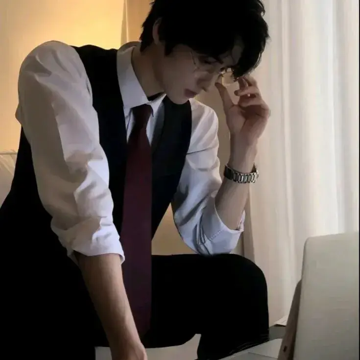 GrainyPurse6505의 Kian Valerius