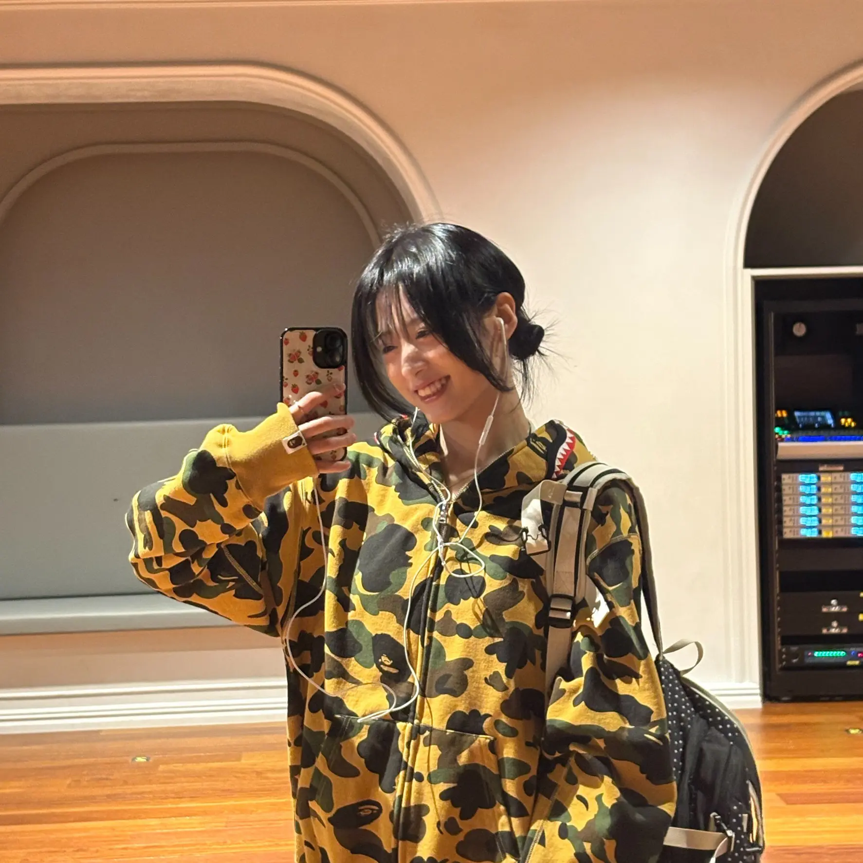 FeebleSweat3117의 누구든지 도와주는 여사친