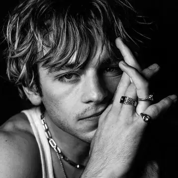 StrongState9276의 Ross Lynch