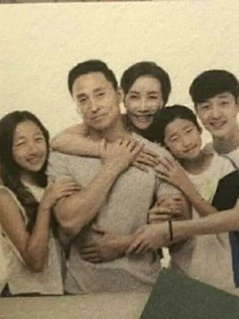 sigmatron.com의 Bang Chan's family!