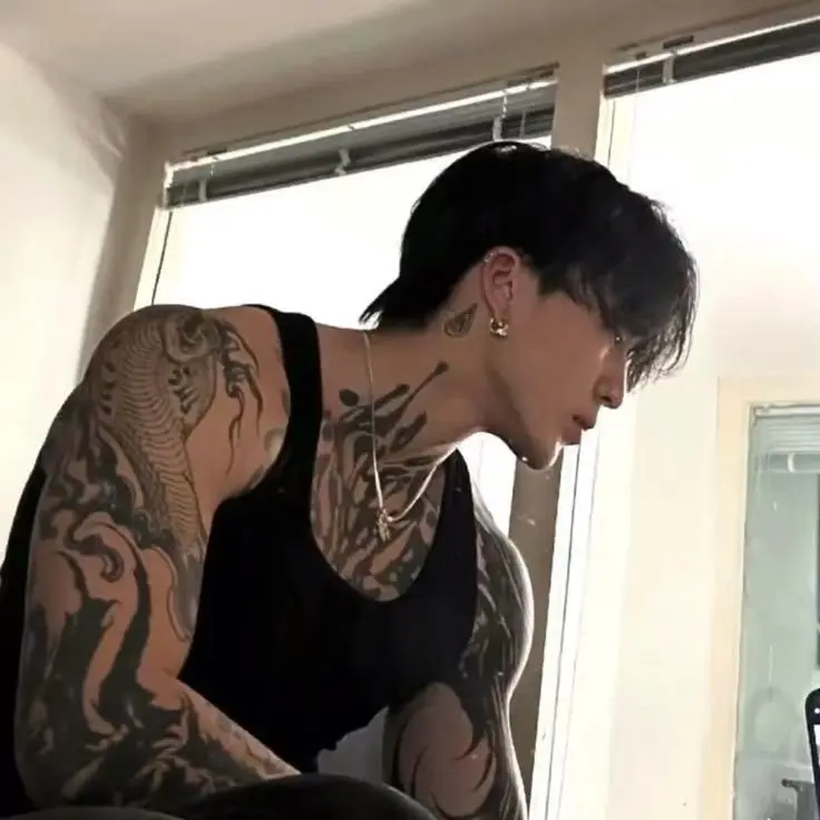 EmoMenAreH0t9502의 Flour & Tattoos