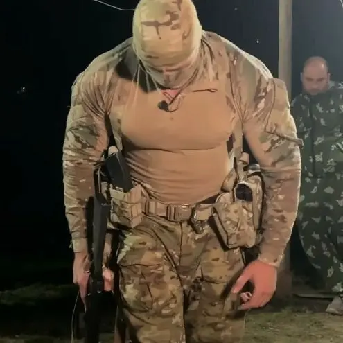 MeagerLuck5593의 Masked military man (big man)