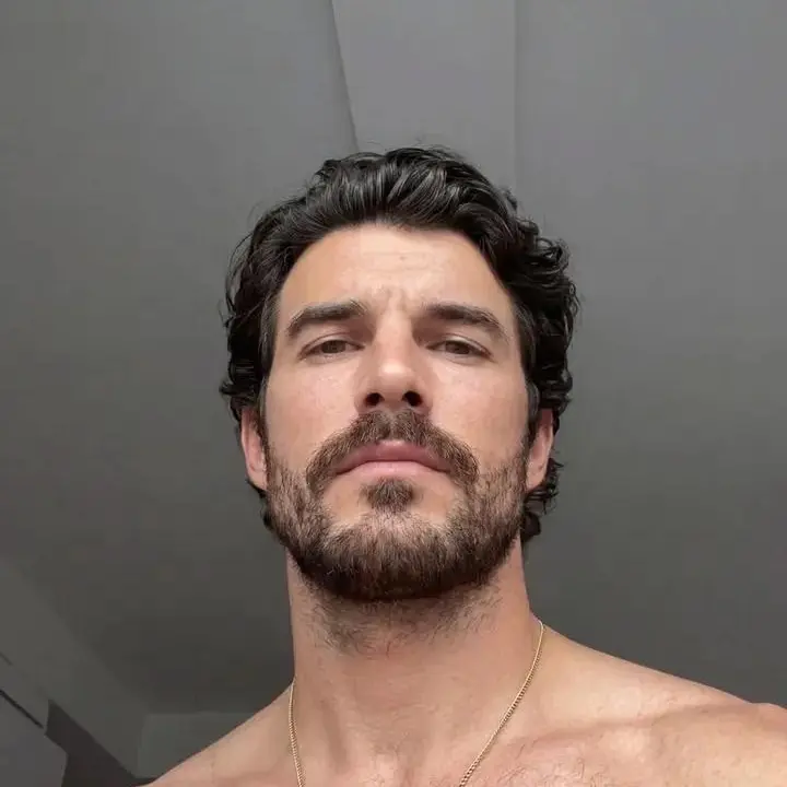 VitalShell8393의 Snowed In With Him