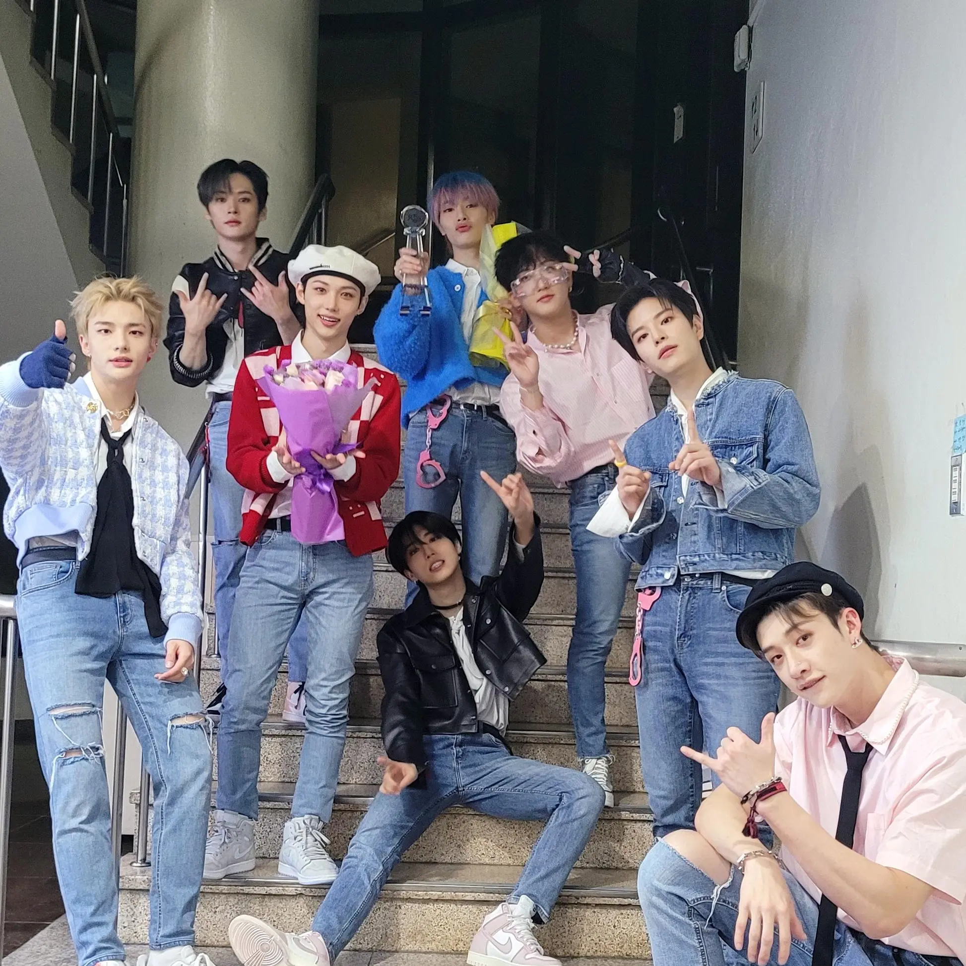 BrutalPlow9851의 스키즈와 펜션으로 왔다