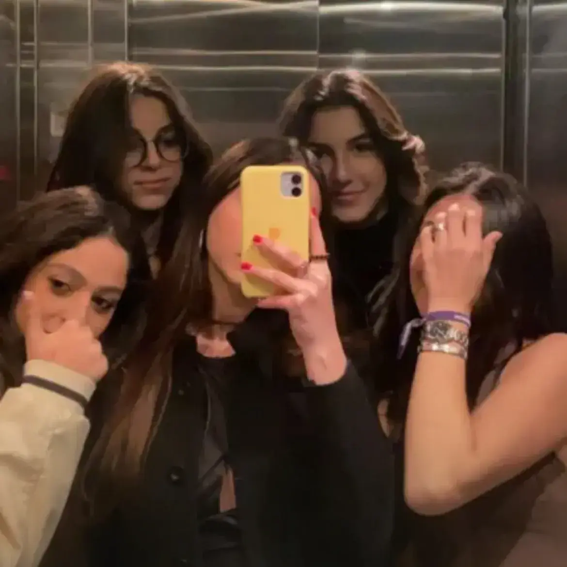 TallBasil9179의 5 Girl Sleepover