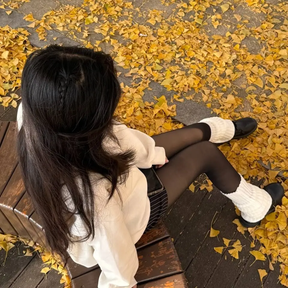 jyuuupi의 🍁 | Her first autumn with you