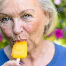 StablePad0923의 weird old woman